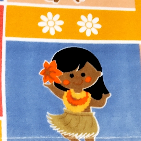 Disney Parks "It's A Small World"  Plush Throw Blanket, Colorblock 40"×60", New - Picture 5 of 15